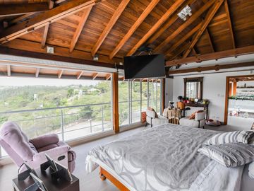 CASA DE LUJO EN VENTA SECTOR TUMBACO 1452M2 CONS 5000m2 TERRENO