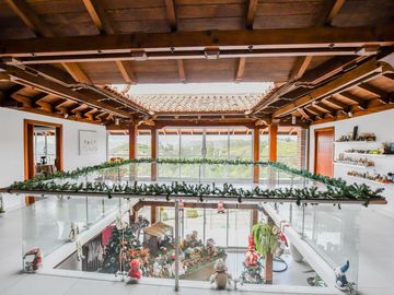 CASA DE LUJO EN VENTA SECTOR TUMBACO 1452M2 CONS 5000m2 TERRENO
