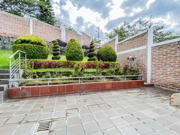 CASA DE LUJO EN VENTA SECTOR TUMBACO 1452M2 CONS 5000m2 TERRENO