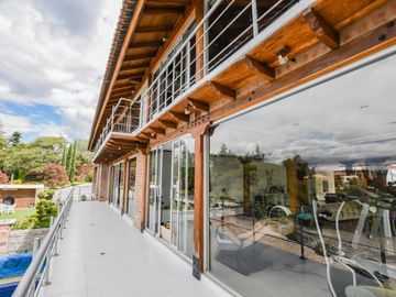 CASA DE LUJO EN VENTA SECTOR TUMBACO 1452M2 CONS 5000m2 TERRENO