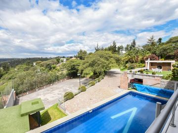 CASA DE LUJO EN VENTA SECTOR TUMBACO 1452M2 CONS 5000m2 TERRENO