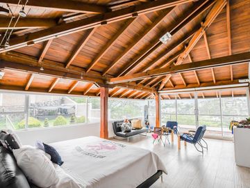 CASA DE LUJO EN VENTA SECTOR TUMBACO 1452M2 CONS 5000m2 TERRENO