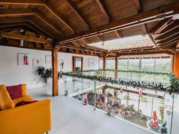 CASA DE LUJO EN VENTA SECTOR TUMBACO 1452M2 CONS 5000m2 TERRENO