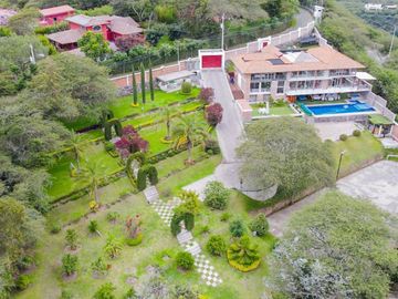 CASA DE LUJO EN VENTA SECTOR TUMBACO 1452M2 CONS 5000m2 TERRENO