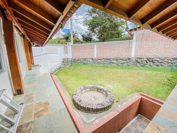 CASA DE LUJO EN VENTA SECTOR TUMBACO 1452M2 CONS 5000m2 TERRENO