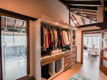 CASA DE LUJO EN VENTA SECTOR TUMBACO 1452M2 CONS 5000m2 TERRENO