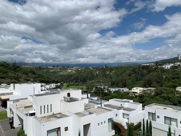 NAYÓN DEPARTAMENTO DUPLEX MINIMALISTA 208,97m2