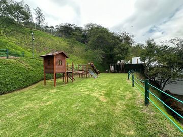 NAYÓN DEPARTAMENTO DUPLEX MINIMALISTA 208,97m2