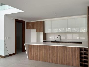 NAYÓN DEPARTAMENTO DUPLEX MINIMALISTA 208,97m2