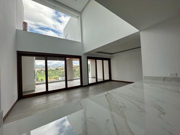 NAYÓN DEPARTAMENTO DUPLEX MINIMALISTA 208,97m2