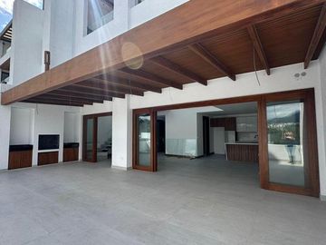NAYÓN DEPARTAMENTO DUPLEX MINIMALISTA 208,97m2