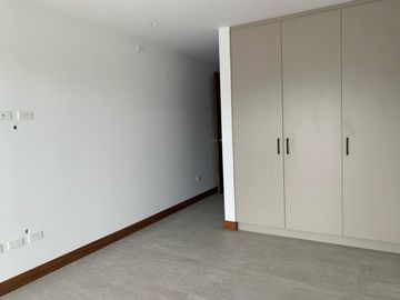 NAYÓN DEPARTAMENTO DUPLEX MINIMALISTA 208,97m2