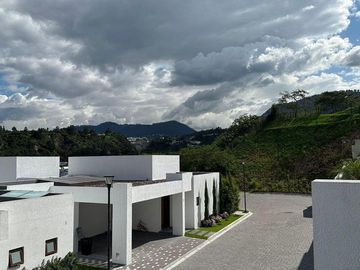 NAYÓN DEPARTAMENTO DUPLEX MINIMALISTA 208,97m2