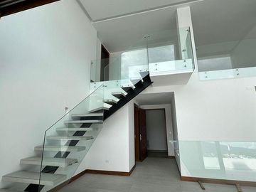 NAYÓN DEPARTAMENTO DUPLEX MINIMALISTA 208,97m2