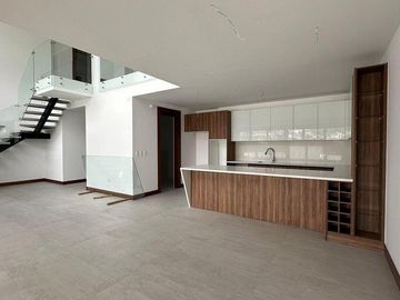 NAYÓN DEPARTAMENTO DUPLEX MINIMALISTA 208,97m2
