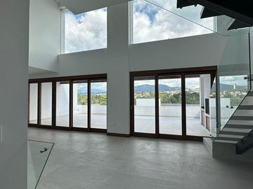 NAYÓN DEPARTAMENTO DUPLEX MINIMALISTA 208,97m2