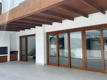 NAYÓN DEPARTAMENTO DUPLEX MINIMALISTA 208,97m2