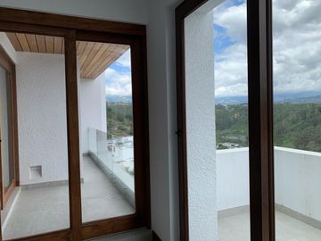 NAYÓN DEPARTAMENTO DUPLEX MINIMALISTA 208,97m2