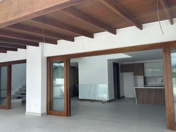 NAYÓN DEPARTAMENTO DUPLEX MINIMALISTA 208,97m2