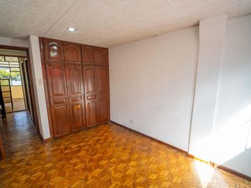 LA MAGDALENA VENTA DE CASA RENTERA 5 PISOS 565M 3 GARAJES