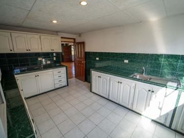 LA MAGDALENA VENTA DE CASA RENTERA 5 PISOS 565M 3 GARAJES