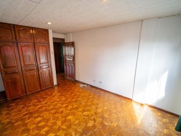 LA MAGDALENA VENTA DE CASA RENTERA 5 PISOS 565M 3 GARAJES