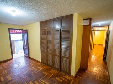 LA MAGDALENA VENTA DE CASA RENTERA 5 PISOS 565M 3 GARAJES