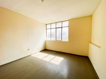 CASA CON DEPARTAMENTOS EN VENTA EN LA CONCEPCIÓN PARA REMODELAR