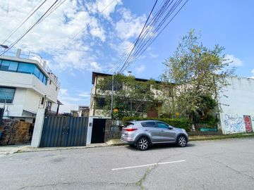 CASA CON DEPARTAMENTOS EN VENTA EN LA CONCEPCIÓN PARA REMODELAR