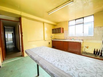 CASA CON DEPARTAMENTOS EN VENTA EN LA CONCEPCIÓN PARA REMODELAR