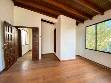 CASA CON DEPARTAMENTOS EN VENTA EN LA CONCEPCIÓN PARA REMODELAR