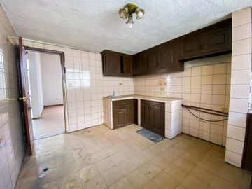 CASA CON DEPARTAMENTOS EN VENTA EN LA CONCEPCIÓN PARA REMODELAR