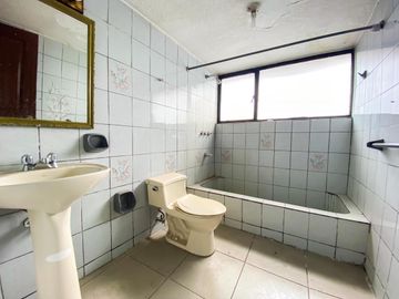 CASA CON DEPARTAMENTOS EN VENTA EN LA CONCEPCIÓN PARA REMODELAR