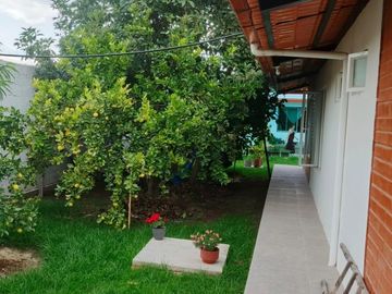 VENTA CASA UNA SOLA PLANTA CON DEPARTAMENTO, TERRENO DE 1000 M2 EN GUAYLLABAMBA
