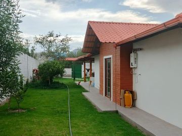 VENTA CASA UNA SOLA PLANTA CON DEPARTAMENTO, TERRENO DE 1000 M2 EN GUAYLLABAMBA