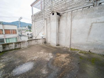 LA BILOXI CASA MARISCAL SUCRE 329.29m2 3 PARQUEADEROS.
