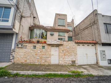 LA BILOXI CASA MARISCAL SUCRE 329.29m2 3 PARQUEADEROS.