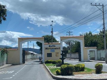 GUAYLLABAMBA CASA EN VENTA BELLO HORIZONTE 2000m2