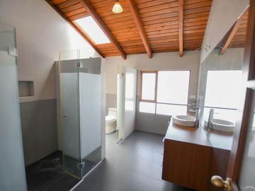 CASA EN VENTA INDEPENDIENTE $220.000 JIPIJAPA