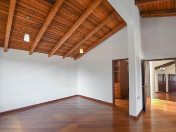 CASA EN VENTA INDEPENDIENTE $220.000 JIPIJAPA