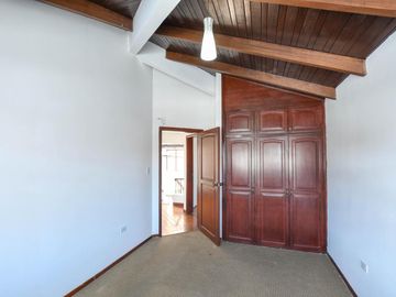CASA EN VENTA INDEPENDIENTE $220.000 JIPIJAPA