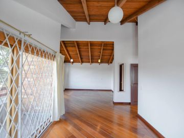 CASA EN VENTA INDEPENDIENTE $220.000 JIPIJAPA