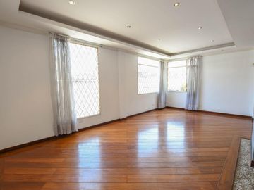 CASA EN VENTA INDEPENDIENTE $220.000 JIPIJAPA