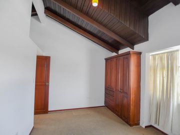 CASA EN VENTA INDEPENDIENTE $220.000 JIPIJAPA