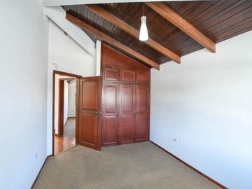 CASA EN VENTA INDEPENDIENTE $220.000 JIPIJAPA