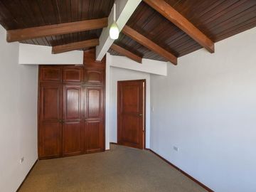 CASA EN VENTA INDEPENDIENTE $220.000 JIPIJAPA