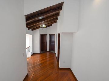 CASA EN VENTA INDEPENDIENTE $220.000 JIPIJAPA