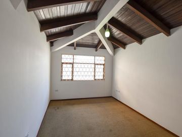 CASA EN VENTA INDEPENDIENTE $220.000 JIPIJAPA