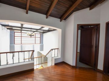 CASA EN VENTA INDEPENDIENTE $220.000 JIPIJAPA