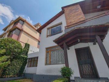 CASA EN VENTA INDEPENDIENTE $220.000 JIPIJAPA